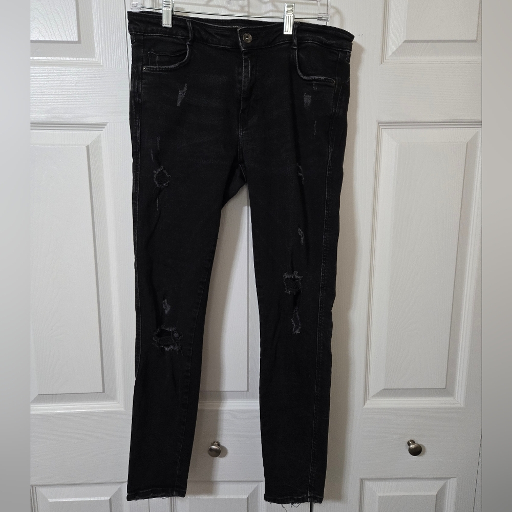 ZARA Black Distressed CropJeans, Trufaluc Denimwear, Size 10, Stretch Denim, EUC